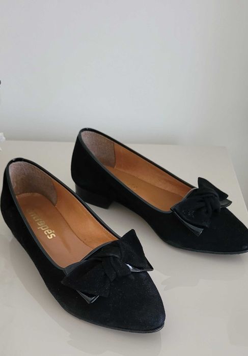 Sapatos completamente novos