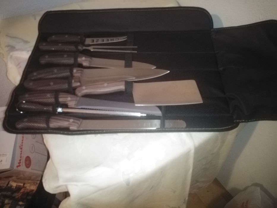 Vende se Estojo de facas inox cascais Parede .