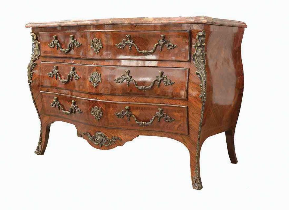 Cómoda estilo Luís XV