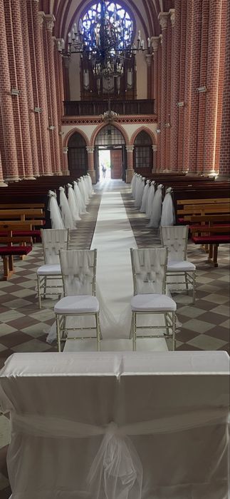 Dekoracja kościoła, biały dywan