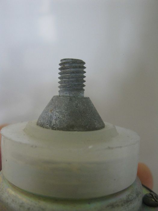 Нижняя часть антенны стационарной для раций частотами от 27 до 174 МГц