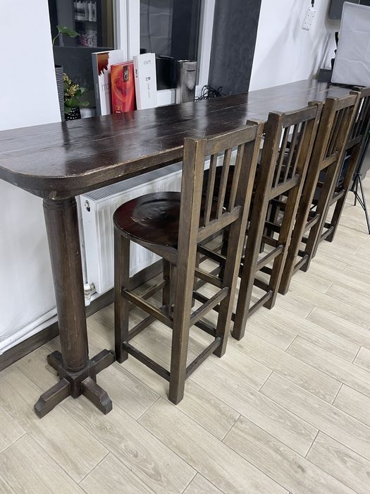 Стійка з кріслами