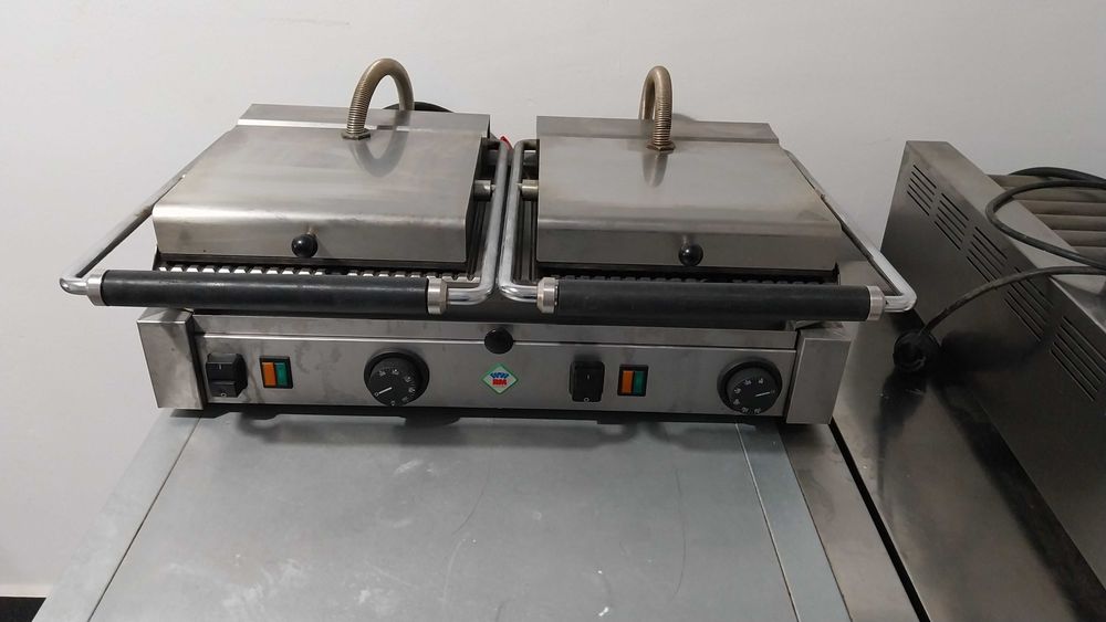 Grill kontaktowy ryflowany podwójny profesjonalny RM Gastro PD-2020R
