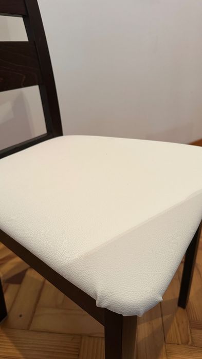 Conjunto de Mesa Jantar Moderna (4 Cadeiras) - Estado Impecável - Estilo Escandinavo