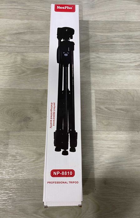 Професійний штатив для фотоапарата ,телефону з пультом Bluetooth 8810