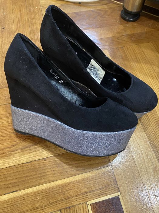 Туфли почьти новые розмер  38