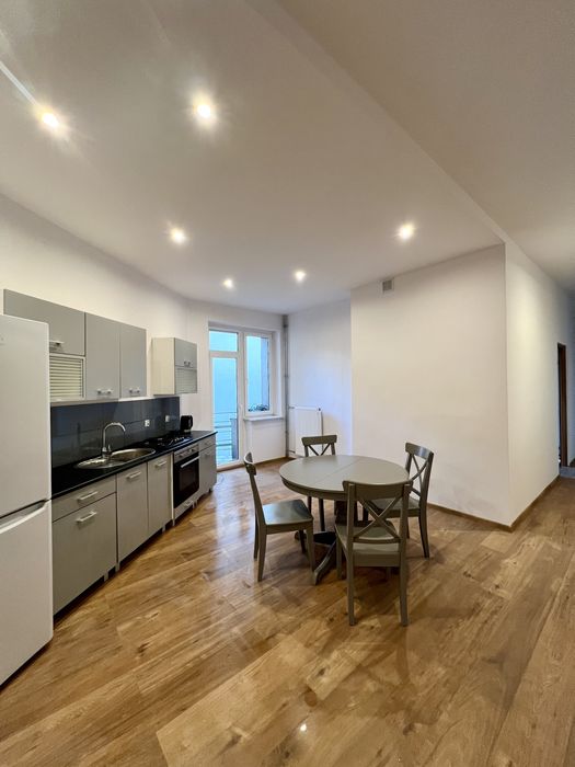 Duży pokój przy ul.Zabrskiej 18 | 400m od rynku | WI-FI | parking