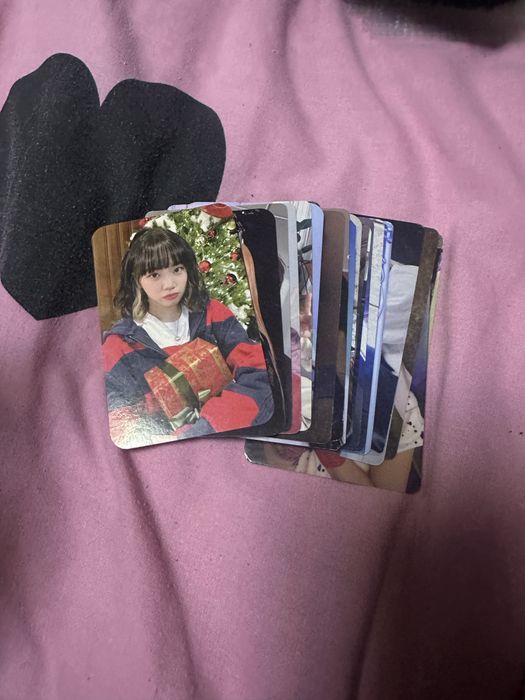 25 карток ломо кпоп є такі групи як itzy,bts, stray kids,ive, gidol,new jeans