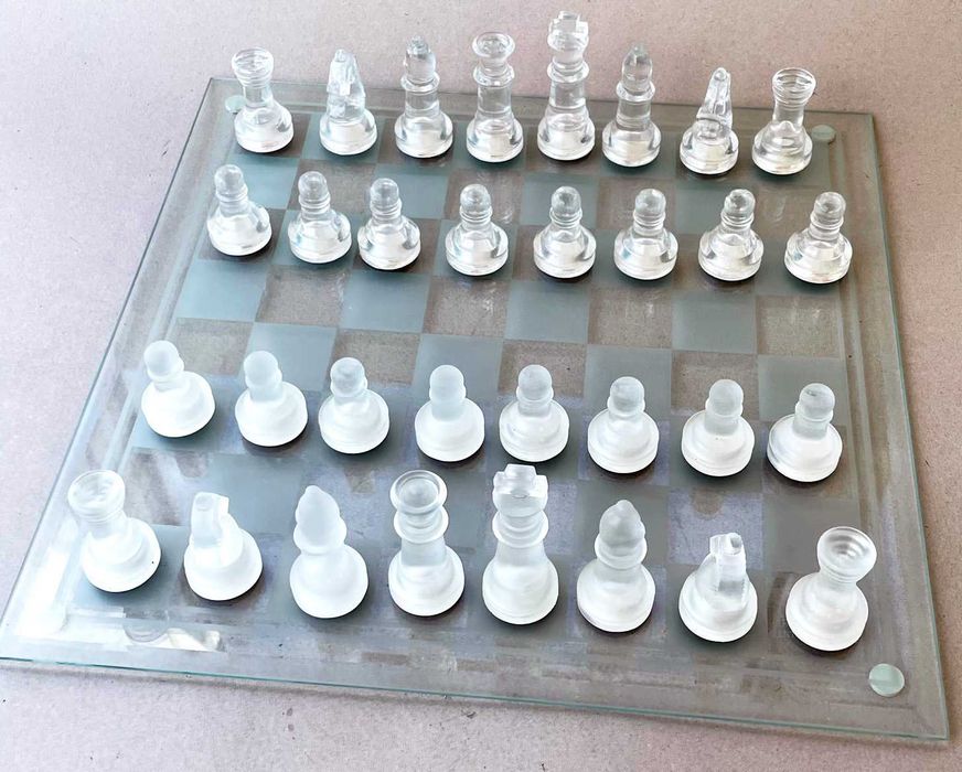 JOGO XADREZ EM VIDRO (NOVO)  35,5cm x 35,5cm