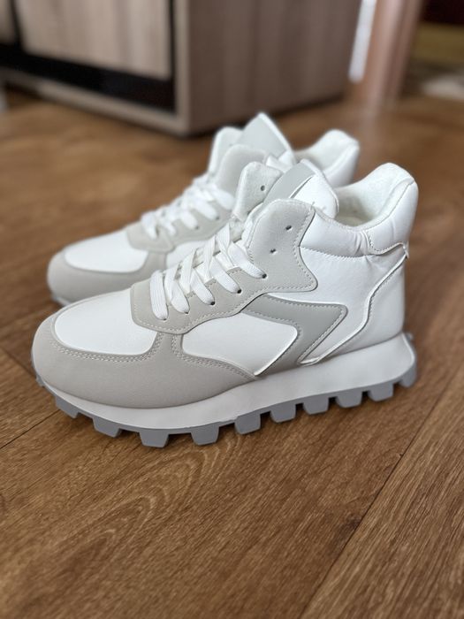 Кросівки на хутрі