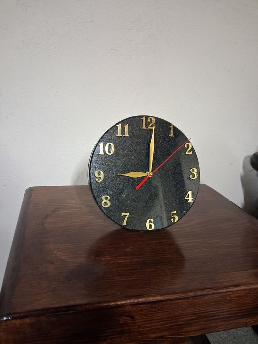 Ексклюзивні годинники з натурального каменю.