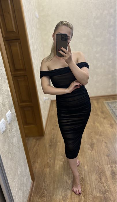 Чорна сукня міді в сіточку