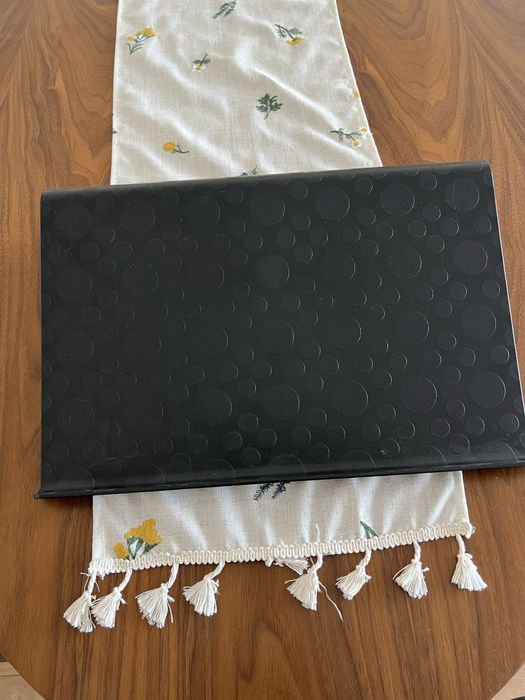 Base preta para portatil