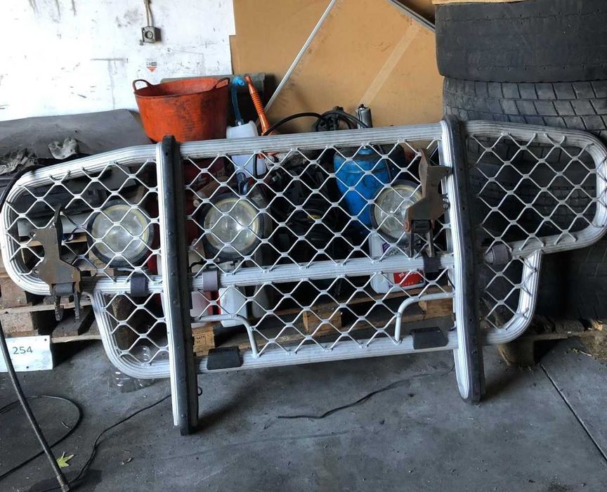 Grelha frontal camião