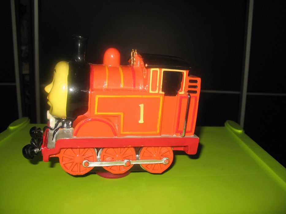Mealheiro em forma de comboio