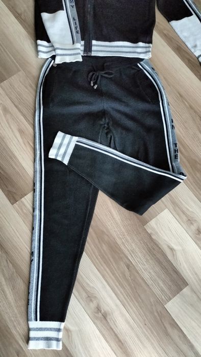 Komplet dresowy damski