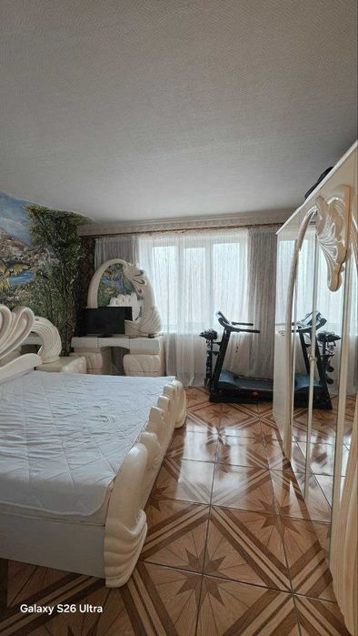 Здається простора великогабаритна квартира ,вул.Соборна