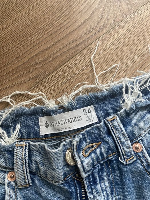Голубі джинси stradivarius з подертостями
