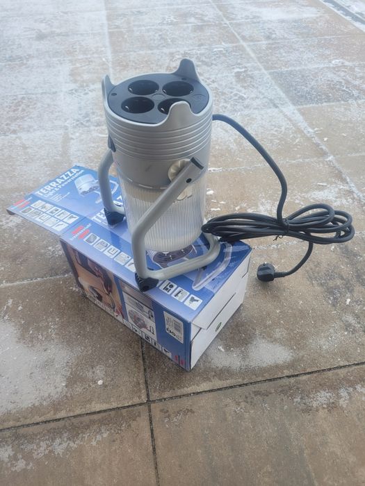 Przenośna lampa I stacja zasilania