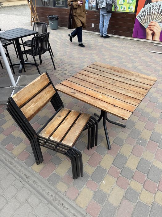 Комплетк столів і стільців