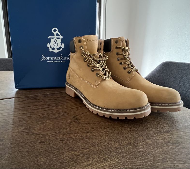Botas Novas 38 em pele tipo Timberland