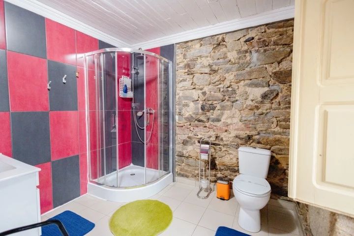 Imóvel de grande área com alojamento local na Serra da Estrelal