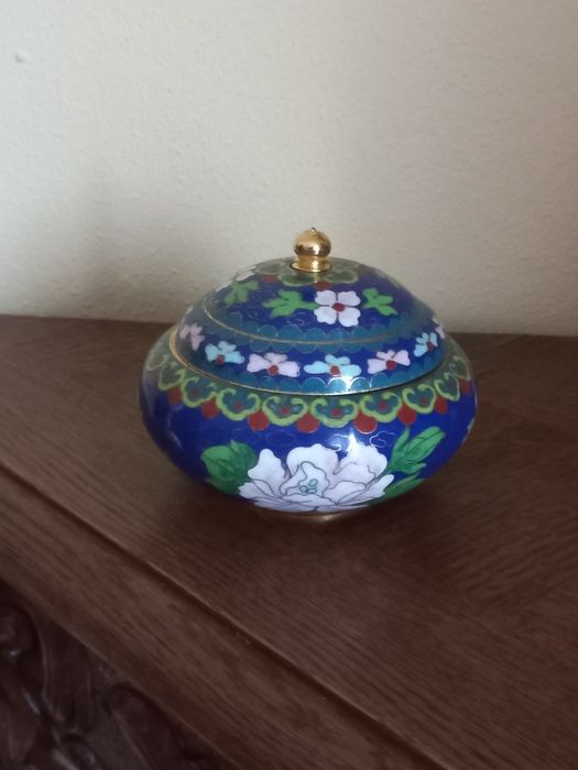 Eleganckie puzderko (bomboniera) - emalia komórkowa- cloisonne