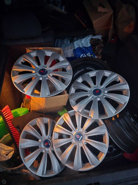 Kołpaki z logo Saab 15 cali