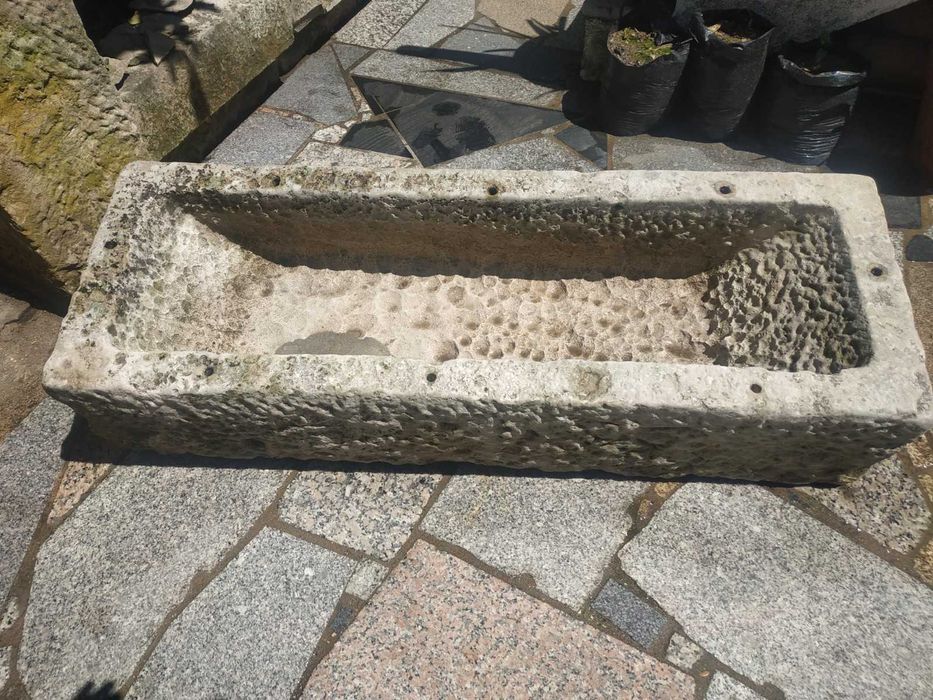 Pia de pedra muito antiga