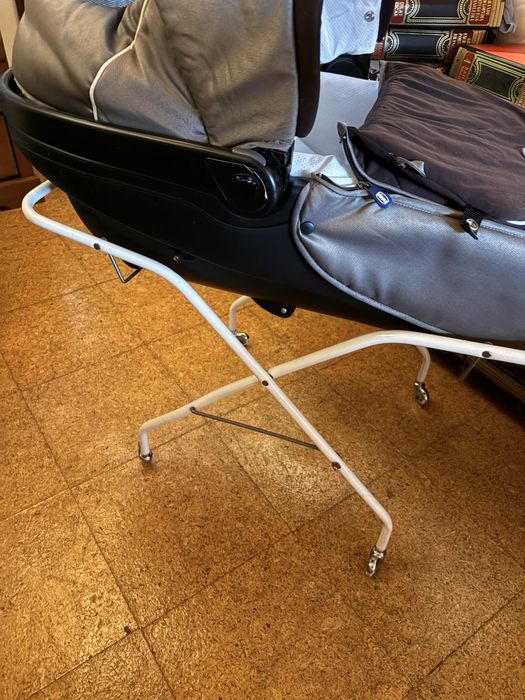 ALCOFA CHICCO em bom estado