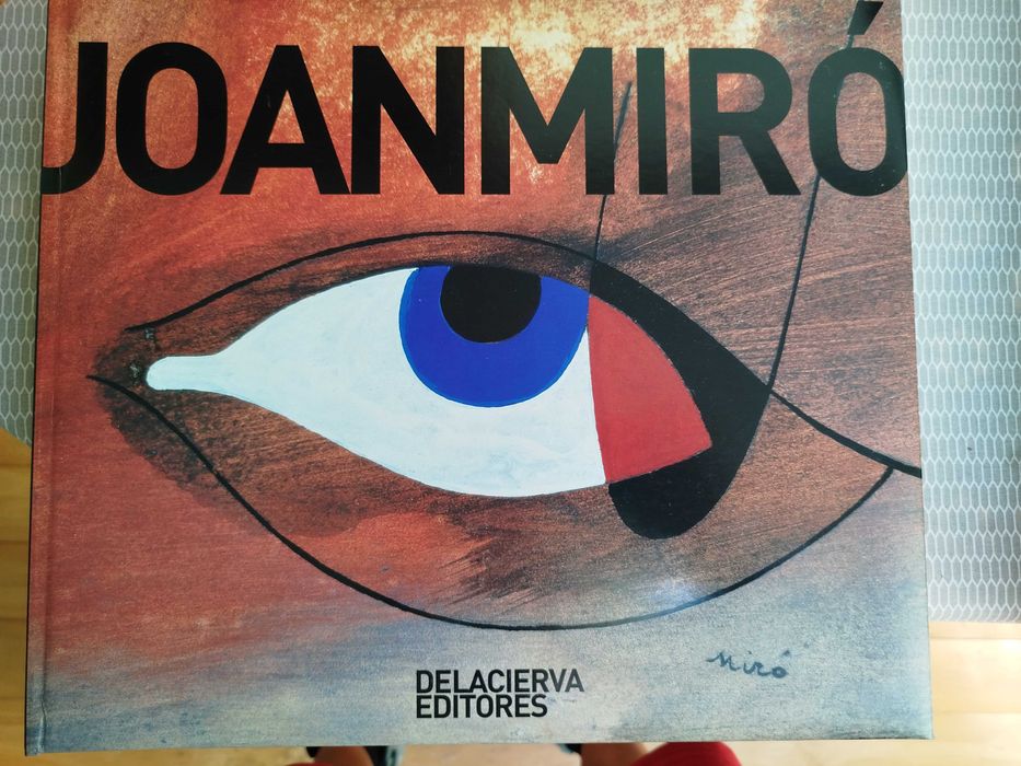 Livro da coleção Juan Miró