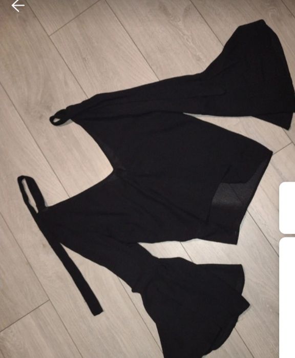 Bluzka damska z wycięciem v na dekolcie