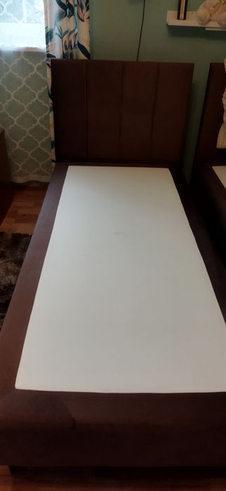 Łóżko tapicerowane 90x200 z zagłówkiem 2 sztuki,solidne, bez materaca.