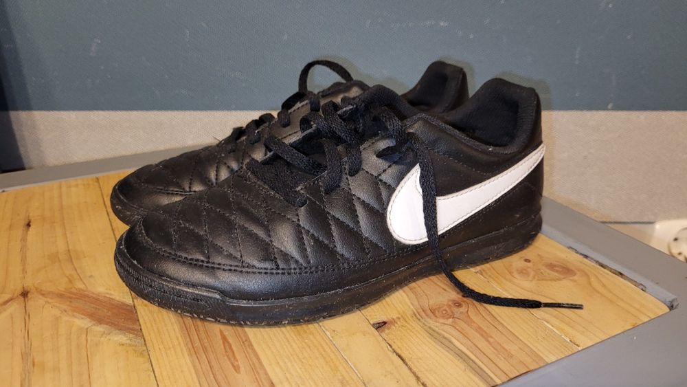 Buty Nike rozmiar 37,5 chłopięce