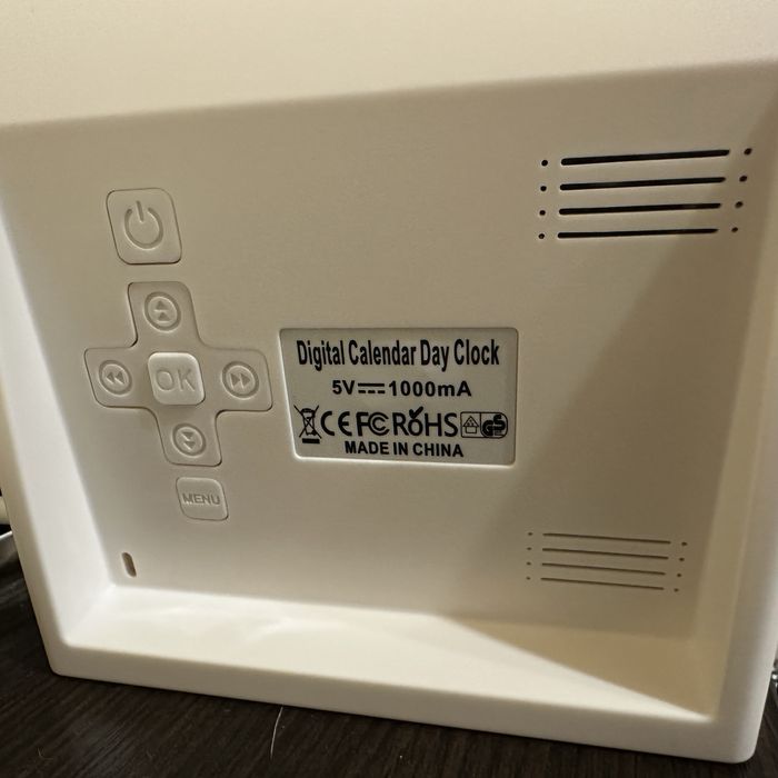 Фоторамка / Цифровий календар-годинник із будильником