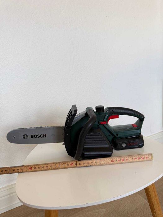 Дитяча іграшкова велика бензопила Bosch Klein зі звуком та рухомим ланцюгом