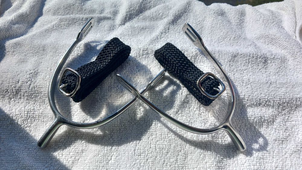 Par de Esporas com correias.