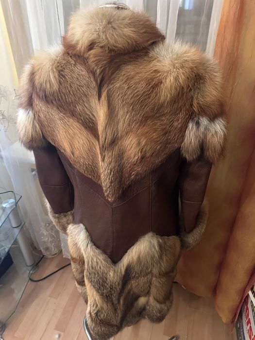 Bardzo ładny płaszczyk / kurtka skórzany obszyty futrem z lisa Polecam