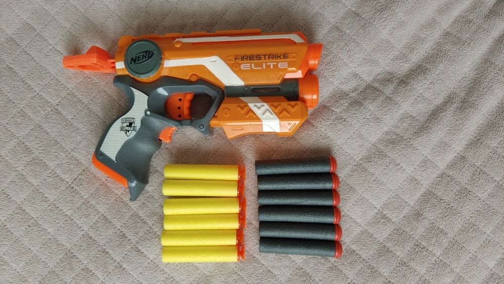 Nerf Firestrike + 12 strzałek