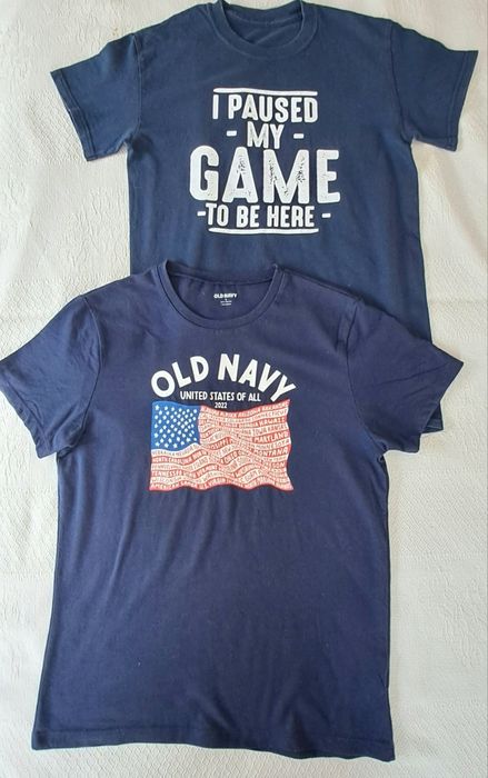 Conjunto de 2 T-Shirts, Tam S, uma é de marca Old Navy