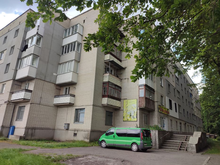 4х кімнатна квартира в Клевані з автономним опаленням - 39000 Дол США