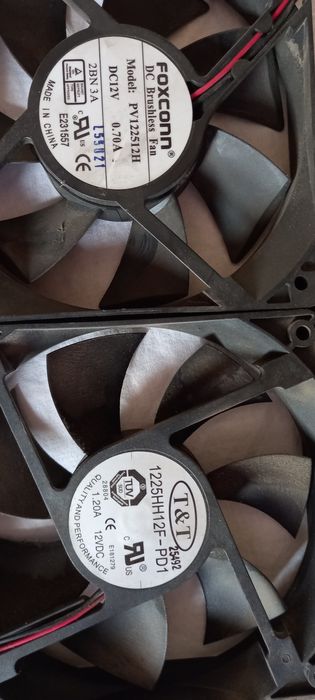 8 wentylatorów  komputerowych 12cm/12 cm i 7,5/7,5