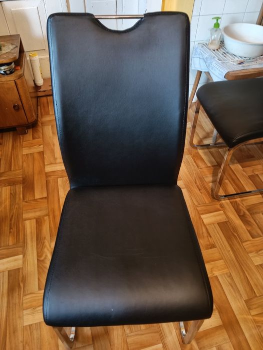 Krzesła czarne do jadalni