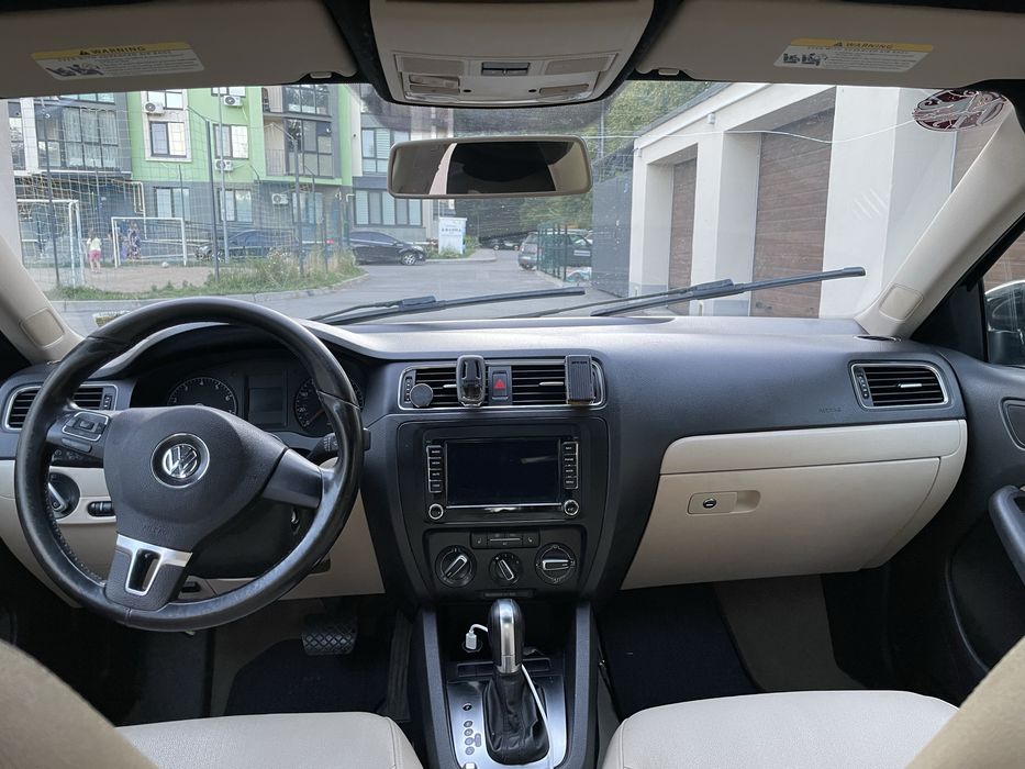 Продам VW JETTA 2011 2.5 газ / бензин