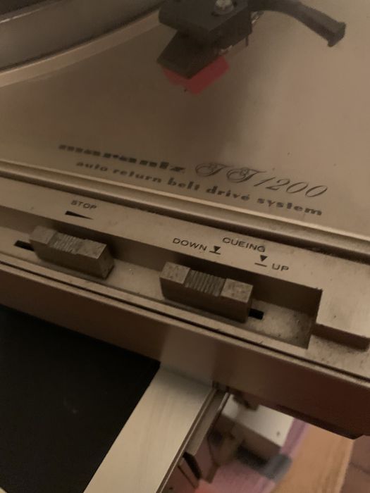 Sistema som MARANTZ (com gira-discos)