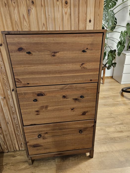 Drewniana szafka na buty Ikea