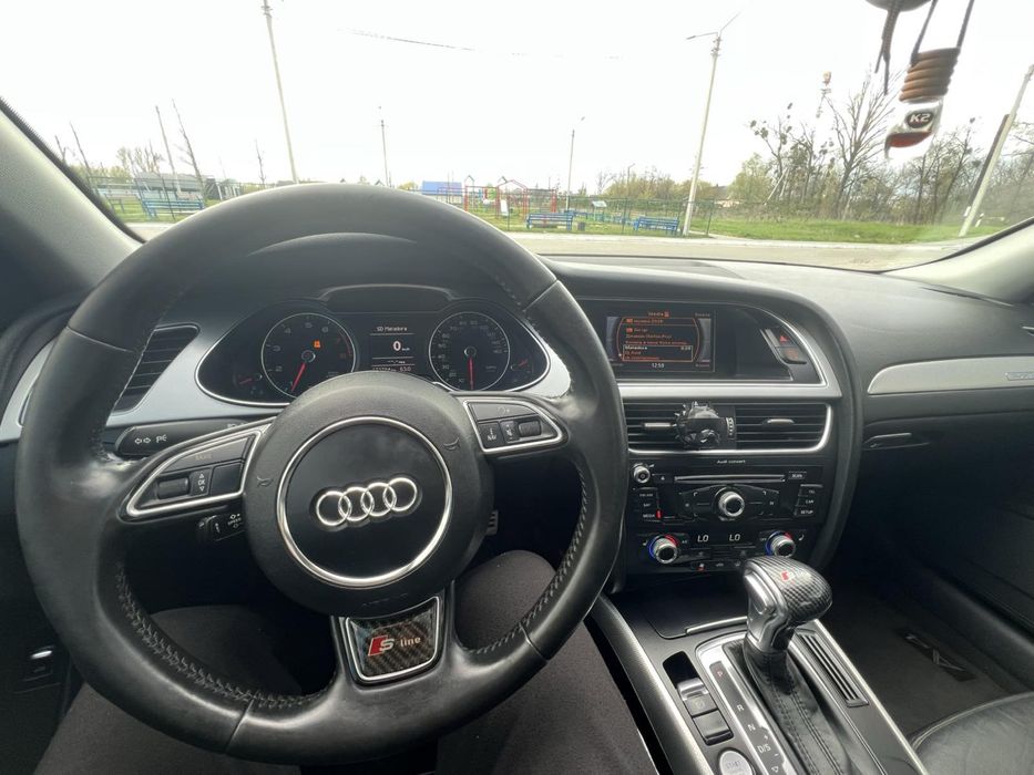 Продам Audi A4 b8 2015