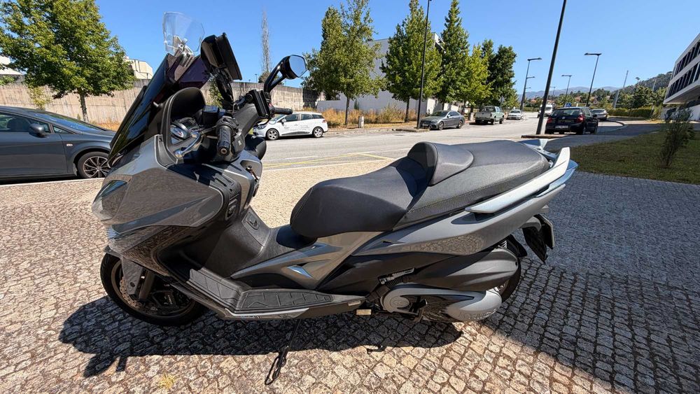 Vendo maxi scooter KYMKO XCiting 400I ABS em excelente estado