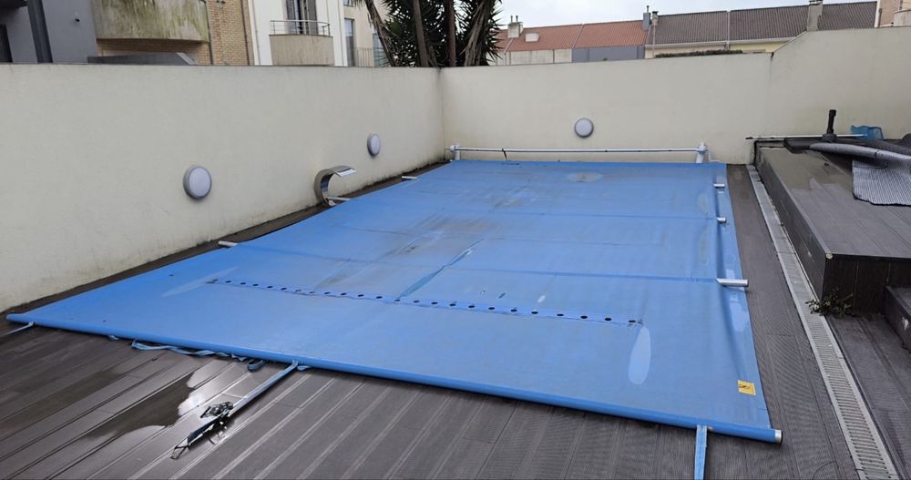 Protecao piscina com barras
