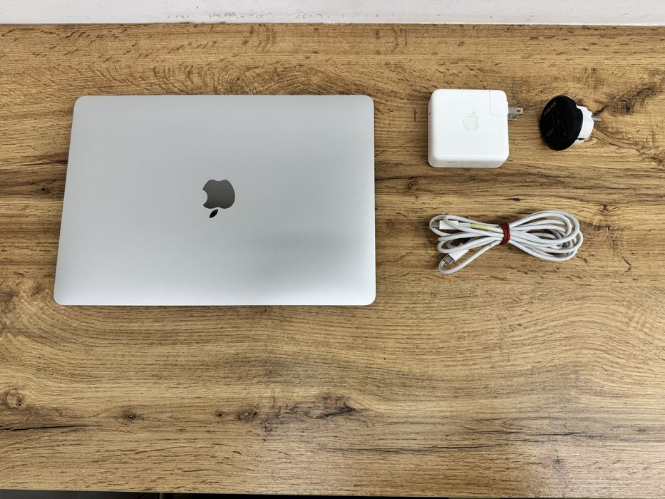 MacBook pro 13 M1 8/512 87% стан ідеал